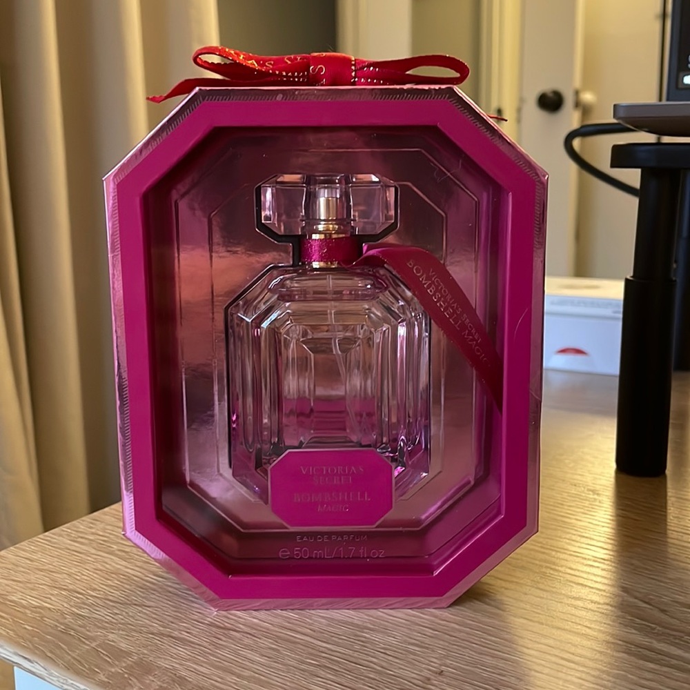 Victoria’s Secret bombshell magic perfume